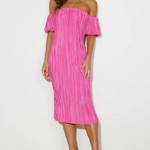 Hello Molly- GIVE ME PLISSE MIDI DRESS HOT PINK
